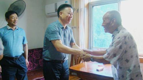 公司開展走訪慰問(wèn)抗戰(zhàn)老兵活動(dòng)