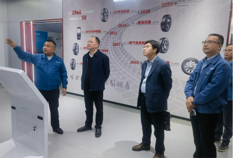 周鴻拜訪萬(wàn)力輪胎公司黨委書(shū)記、總經(jīng)理曹限東