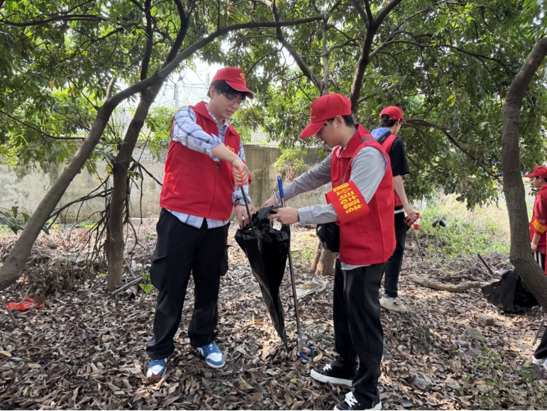 中國化學(xué)四化建各單位積極組織開展“學(xué)雷鋒”志愿服務(wù)活動(dòng)②