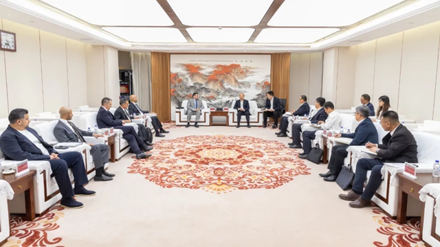 莫鼎革會(huì)見(jiàn)阿布扎比國(guó)家石油公司TA’ZIZ首席執(zhí)行官馬沙爾?薩烏德?阿爾金迪