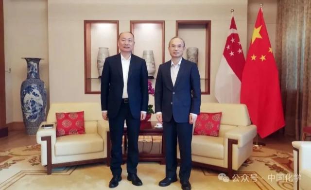 莫鼎革與中國駐新加坡大使曹忠明舉行會談并在新開展系列商務(wù)活動