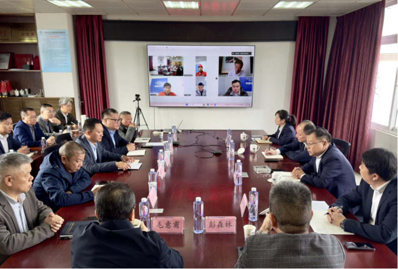 周鴻到華東公司調(diào)研指導工作