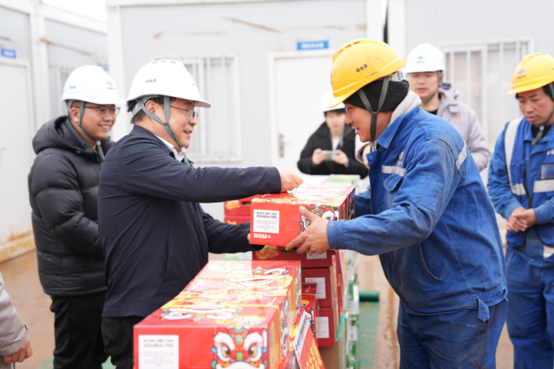 情系一線(xiàn)送溫暖  同心堅(jiān)守共團(tuán)圓 | 四化建工會(huì)開(kāi)展春節(jié)在建項(xiàng)目慰問(wèn)活動(dòng)