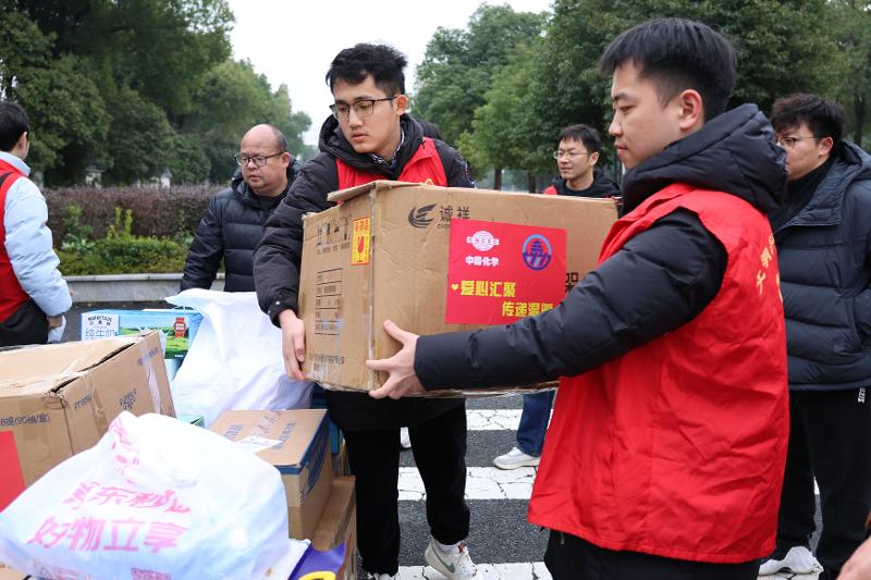 四化建所屬單位廣泛開展學雷鋒志愿服務活動